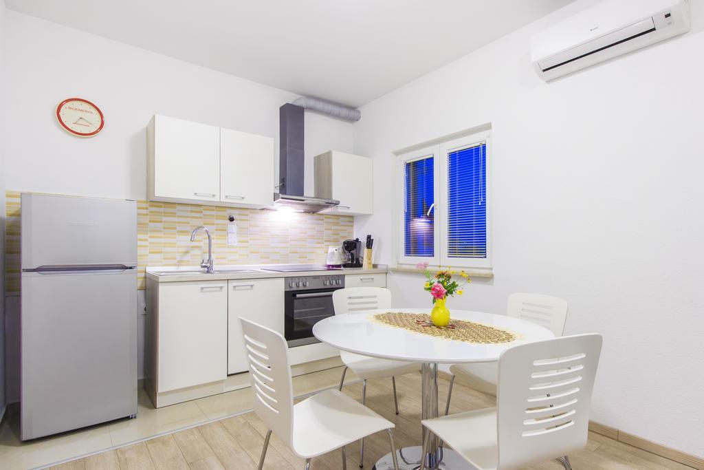 Apartments Srdarev Pencov Vodice Quarto foto